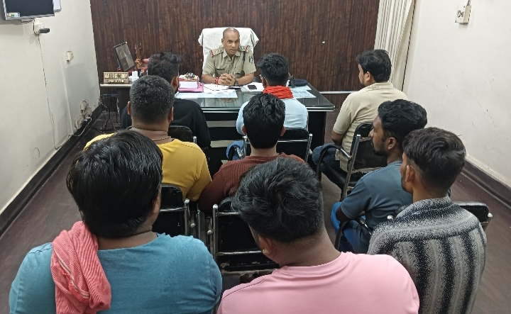 पुरानी भिलाई थाना प्रभारी ने गणेश उत्सव समितियों एवं डीजे संचालकों की ली बैठक, दिए आवश्यक दिशा निर्देश