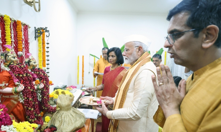 प्रधानमंत्री नरेंद्र मोदी सीजेआई चंद्रचूड़ के आवास पर पहुंचे, गणपति बप्पा का दर्शन कर लिया आशीर्वाद