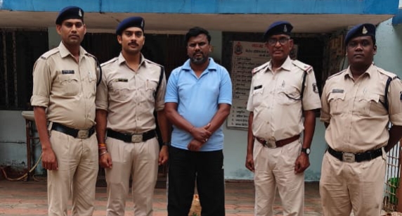 लोन के लिए बतौर सिक्योरिटी जाम की गई चेक से 10 लाख रुपए अपने खाता में जमाकर धोखाधडी करने वाला आरोपी गिरफ्तार