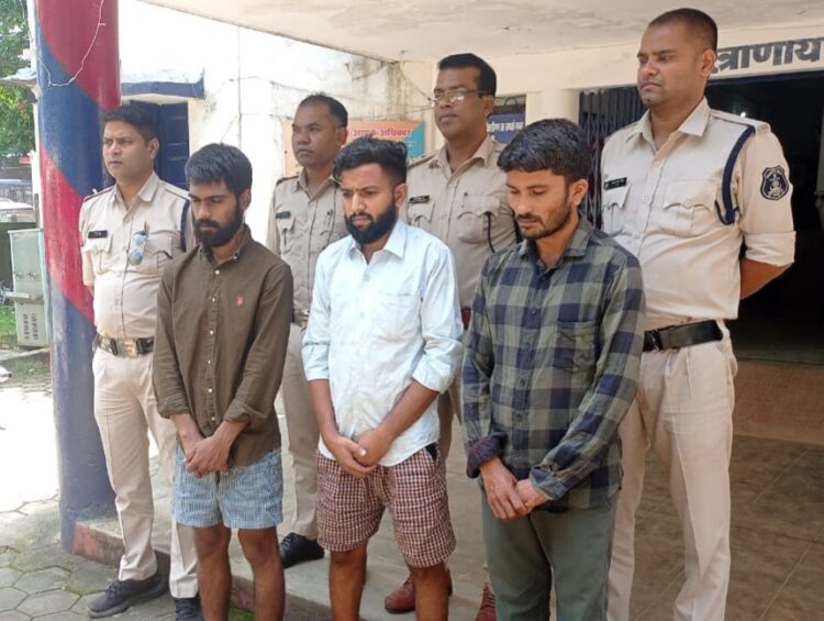 1.63 करोड़ रुपए की ठगी करने वाला पूर्व शाखा प्रबंधक सहित 4 आरोपी गिरफ्तार, 391 महिला हितग्राहियों से किए थे ठगी