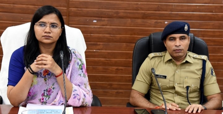 कलेक्टर एवं एसपी ने आम नागरिकों से की अपील, यातायात नियमों का पालन और सुरक्षा उपकरणों का करें उपयोग
