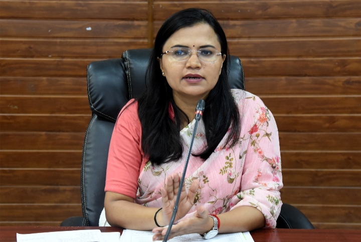 शासन के मार्गदर्शी निर्देशों के तहत विभागों में अनुकम्पा नियुक्ति हेतु आवश्यक पहल करें अधिकारी- कलेक्टर ऋचा प्रकाश चौधरी