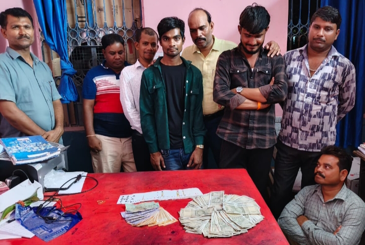 नहर के पास जुआ खेलते 08 जुआड़ी गिरफ्तार, 50 हजार नगद सहित 04 मोटर सायकल जप्त