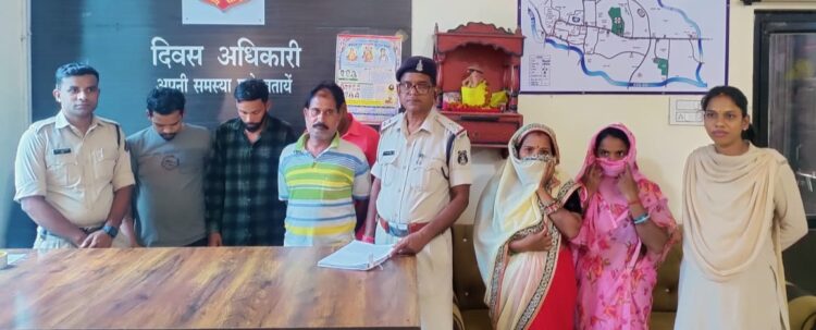 शासकीय भूमि का अवैधानिक रूप से क्रय विक्रय करने वाली दो महिला आरोपी सहित छह गिरफ्तार