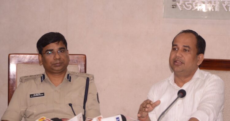 आदर्श आचरण संहिता के प्रति प्रतिबद्धता आवश्यक : कलेक्टर डॉ. गौरव सिंह