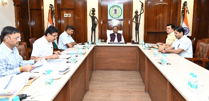 मुख्यमंत्री की अध्यक्षता में छत्तीसगढ़ खनिज विकास निधि सलाहकार समिति की 20वीं बैठक सम्पन्न, डोंगरगढ़-कबीरधाम-मुंगेली-कटघोरा रेलमार्ग के लिए 300 करोड़ स्वीकृत