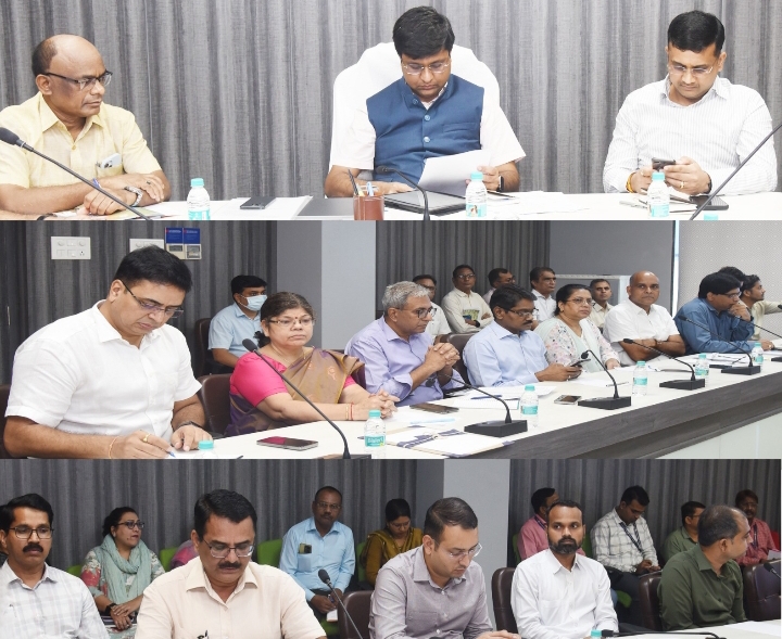 जनसम्पर्क आयुक्त डॉ. रवि मित्तल ने विभागीय अधिकारियों से काम-काज की जानकारी ली