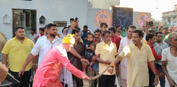 विधायक रिकेश सेन 7 कालीबाड़ी और 60 गौरी गौरा पूजन कार्यक्रमों में हुए शामिल, रात भर पूजा-अर्चना बाद दोनों दिन जारी रहा विसर्जन