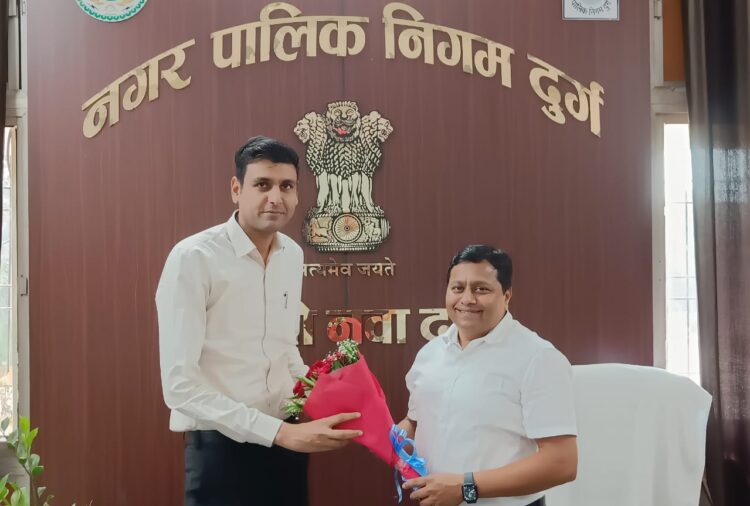 दुर्ग निगम के नवपदस्थ आयुक्त समित अग्रवाल ने पदभार ग्रहण किया, शासन की योजनाओं और विकास कार्यो में गुणवक्ता के साथ काम करने के दिये निर्देश