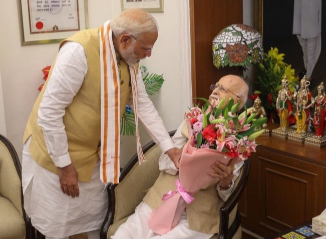 97 वर्ष के हुए भाजपा नेता लालकृष्ण आडवाणी, पीएम मोदी, कोविंद सहित कई हस्तियों ने दी जन्मदिन की बधाई