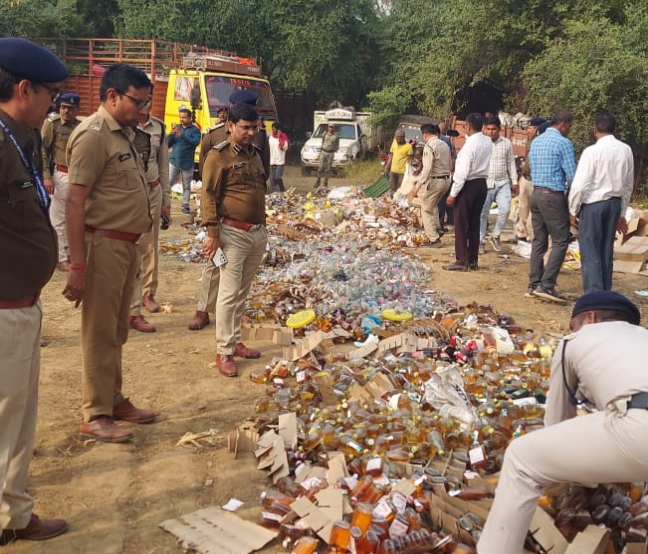 SSP की उपस्थिति में 1 करोड़ 40 लाख रुपए के 33,532 लीटर अवैध शराब के ऊपर चला रोलर