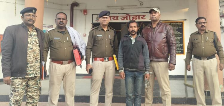 चरित्र शंका और दूसरे से मेल मिलाप के कारण पति ने की पत्नी की हत्या: महिला के कपड़ों को जलाया, शव को गढ़ा खोदकर दफनाया, दोनों रह रहे थे पति- पत्नी बनकर