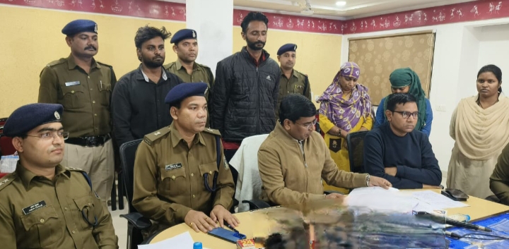 पुलिस वाला होना बताकर सुनियोजित तरीके से लुट करने वाले दो महिला एंव तीन पुरूष आरोपी गिरफ्तार, महिला आरोपी ने बहाना बनाकर सुनसान जगह बुलाया था