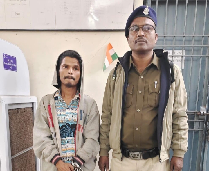 बाबा स्वीट्स, कपड़ा दुकान और आटो मोबाइल दुकान से चोरी करने वाला आरोपी गिरफ्तार
