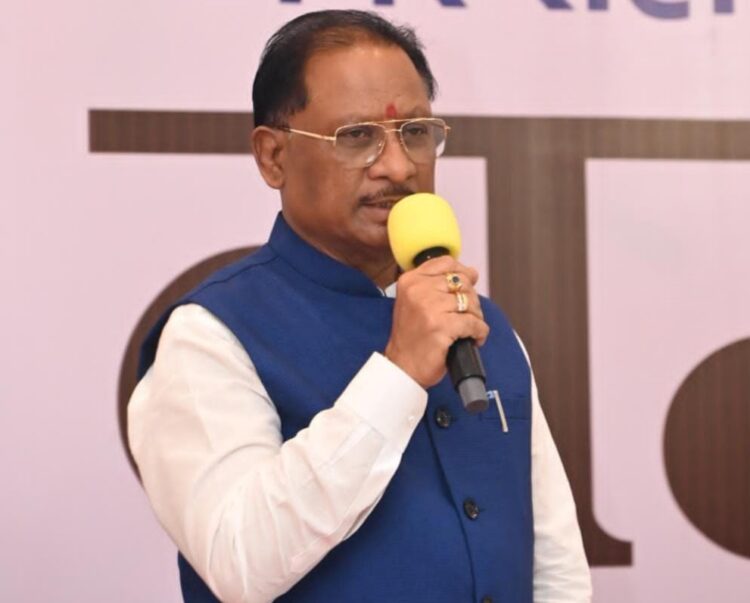 मुख्यमंत्री विष्णुदेव साय की पहल पर 10 चिकित्सा अधिकारियों और 19 दंत चिकित्सकों को मिली संविदा नियुक्ति