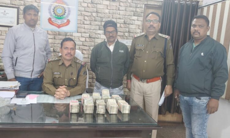 मोटर साइकल सवार के बैग से नगद 22.5 लाख रुपए बरामद, आयकर विभाग को दी गई सूचना