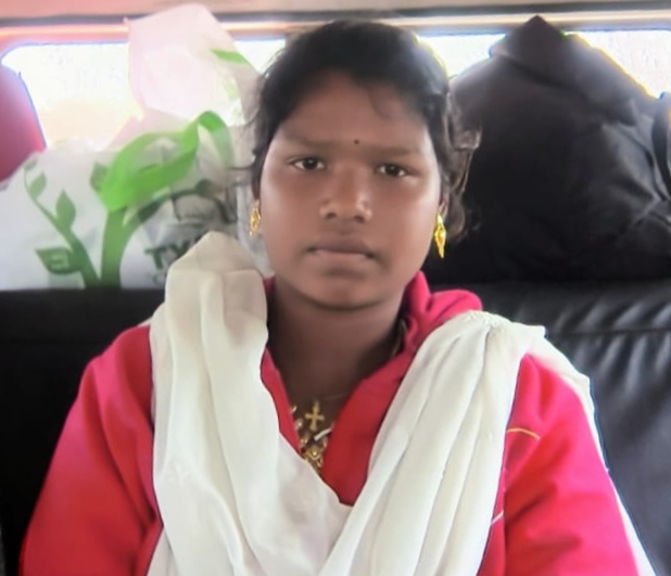 नाबालिक लड़की व अपनी छः माह की बच्ची को रेलवे स्टेशन में लावारिश हालत में छोड़कर भागने वाली कलयुगी मां गिरफ्तार