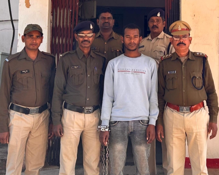 नक्सली संगठन का लेटरपैड एवं फिलीपिंस देश का एरिया कोड इस्तेमाल कर व्हाट्सअप से 01 करोड़ रुपये की लेवी मांगने का आरोपी गिरफ्तार