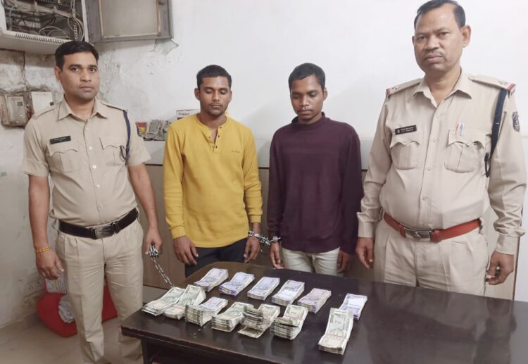 सूने मकान का ताला तोड़कर जेवरात और नगदी चोरी करने वाले आरोपी गिरफ्तार, 3.95 लाख का मशरूका जप्त