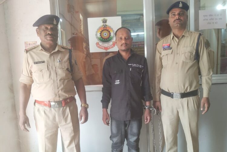 दुष्कर्म का आरोपी गिरफ्तार: डरा धमकाकर अपने घर बुलाकर करता था दुष्कर्म, इंस्टाग्राम से हुई थी जान पहचान