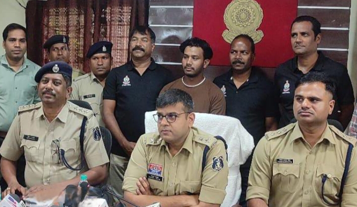 SP सिद्धार्थ तिवारी ने सनसनीखेज हत्या के मामले का किया खुलासा: “कल्कि अवतार” के नाम से गाँव में दहशत फैलाने वाला आरोपी गिरफ्तार, अवैध प्रेम संबंध के शक के चलते हुई हत्या