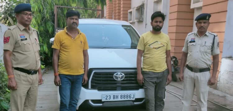 1,66,99,900/- रूपये अवैध धन के साथ दो अंतर्राज्यीय व्यक्ति चढ़े पुलिस हत्थे