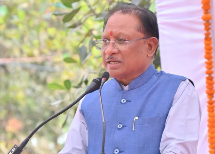मुख्यमंत्री विष्णुदेव साय ने जिला अधिवक्ता संघ के नवनिर्वाचित पदाधिकारियों को दिलाई शपथ, कहा- शोषित-पीड़ितों को न्याय दिलाने हेतु करें कार्य