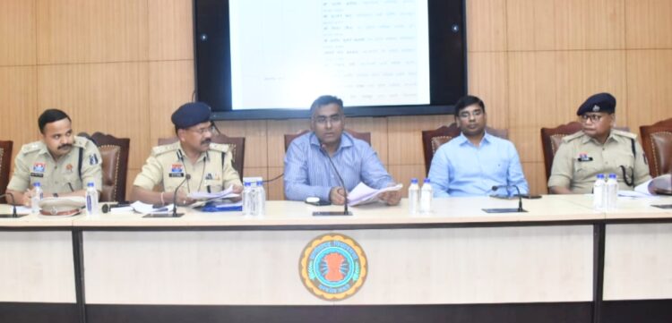 राष्ट्रपति द्रोपदी मुर्मू के रायपुर प्रवास को लेकर संपूर्ण सुरक्षा प्रभारी IG अमरेश मिश्रा ने ली बैठक