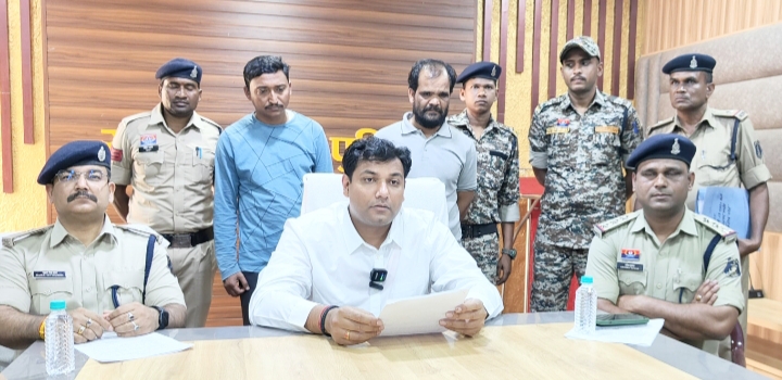 243.54 किलोग्राम गांजा कीमती करीबन 36,53,100/- रूपये के साथ 02 अंर्तराज्यीय गांजा तस्कर गिरफ्तार