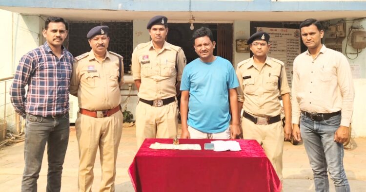 घायल को मदद के बहाने अस्पताल ले जाकर बिल पेमेंट के नाम पर घायल का फोन पे मांगकर धोखाधडी करने वाला आरोपी गिरफ्तार