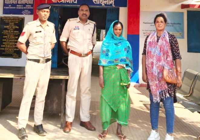मोबाइल में फिल्में देखकर आपत्तिजनक हरकतें करना पति को पड़ा महंगा, पत्नी ने की पत्थर से मारकर हत्या