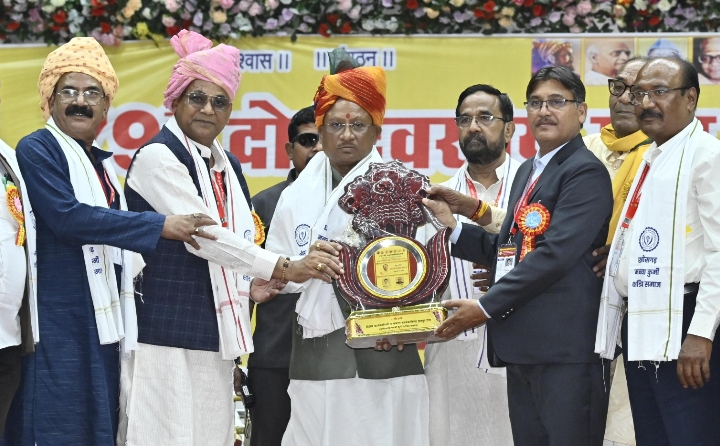 मुख्यमंत्री छत्तीसगढ़ मनवा कुर्मी क्षत्रिय समाज के महाअधिवेशन में हुए शामिल, सामाजिक भवन हेतु 50 लाख रुपये की घोषणा की