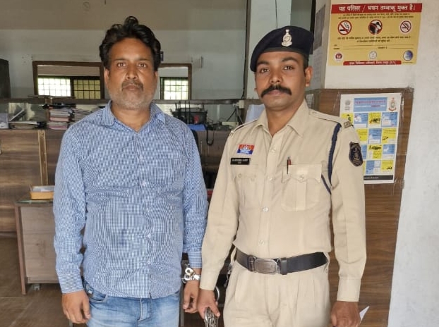 महिला को डराकर जबरदस्ती दुष्कर्म करने और धमकाकर लाखों रुपए लेना वाला आरोपी गिरफ्तार