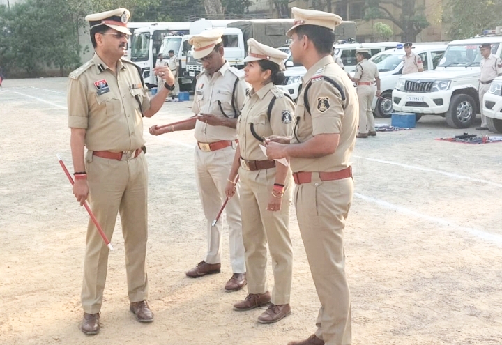 SSP रजनेश सिंह ने परेड की ली सलामी, परेड में अच्छा टर्नआउट और अच्छी ड्रिल करने वाले कर्मचारी हुए पुरस्कृत