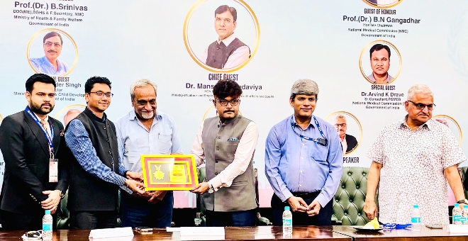अंग्रेज़ी अख़बार द हितवाद के समाचार संपादक मुकेश एस.सिंह को डॉ. ए.पी.जे. अब्दुल कलाम सेवा सम्मान से नवाजा गया