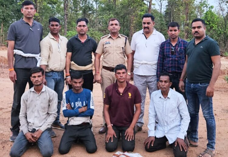 सामूहिक दुष्कर्म करने वाले चार आरोपी गिरफ्तार, ट्रक में बैठकर भाग रहे थे सभी आरोपी