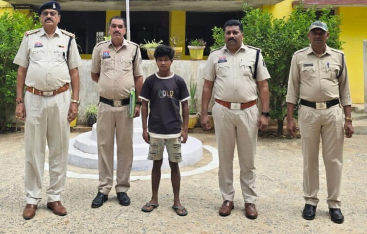 घूमने के बहाने खेत में ले जाकर दुष्कर्म करने वाला आरोपी फुफेरा भाई गिरफ्तार