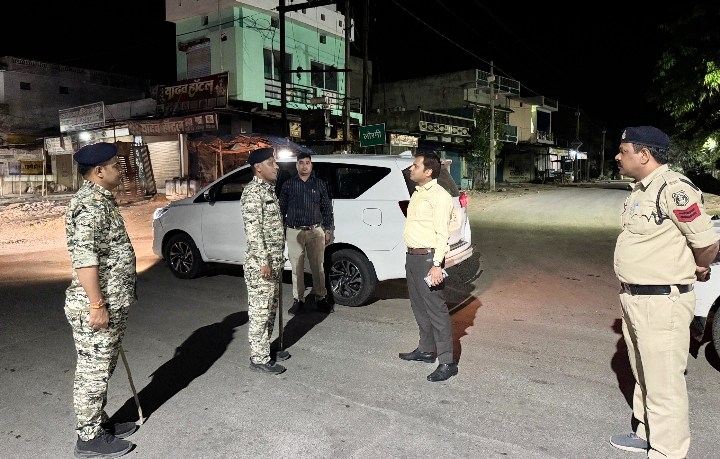 SP भोजराम पटेल ने देर रात्रि गश्त कर जिले के सुरक्षा व्यवस्था का लिया जायजा, कोतवाली थाना प्रभारी को जारी किया शो-काज नोटिस