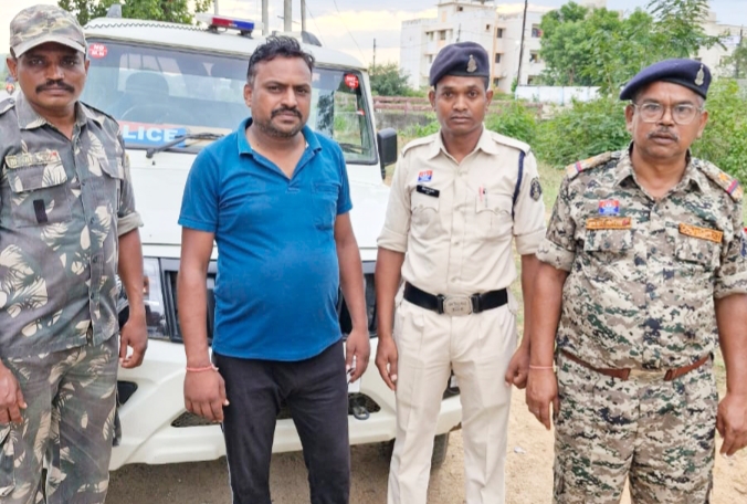 फर्जी स्थानांतरण एवं नियुक्ति आदेश बनाकर लाखों रुपये की ठगी करने वाला आरोपी गिरफ्तार