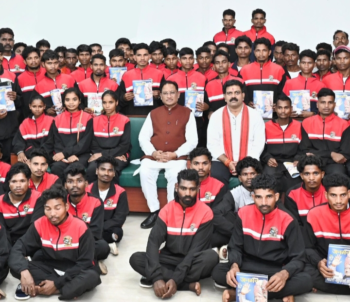 खूब पढ़ें और आगे बढ़ें, सरकार आपके साथ है- मुख्यमंत्री विष्णुदेव साय