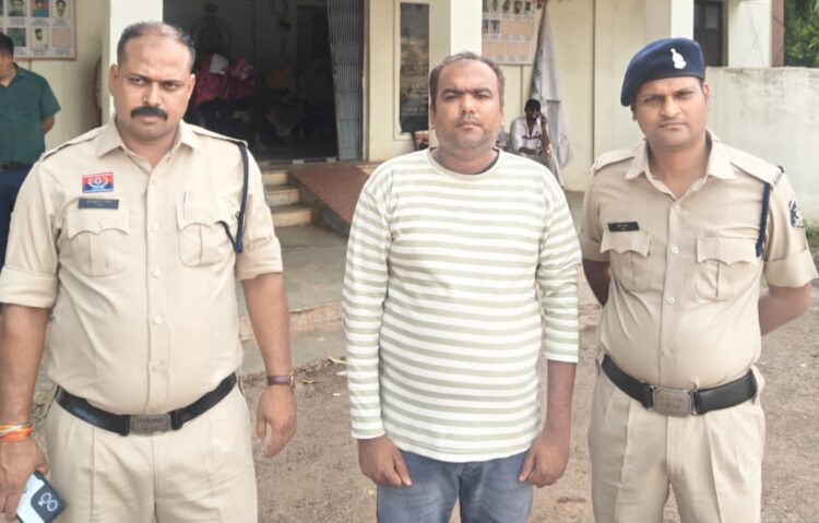 आत्महत्या करने के लिए प्रेरित करने वाला आरोपी गिरफ्तार, साउंड बाक्स एवं पोंगा को धीरे बजाने को लेकर हुई थी बहस
