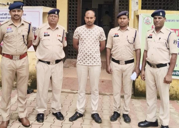 अपने पद का दुरुपयोग कर धोखाधड़ी की घटना को अंजाम देने वाला आरक्षक गिरफ्तार, सेवा से बर्खास्त