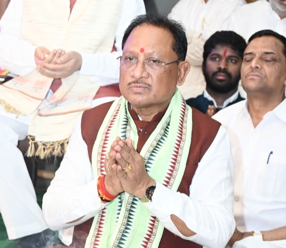 मुख्यमंत्री निवास में हरेली उत्सव: सीएम साय ने गौरी-गणेश, नवग्रह की पूजा कर भगवान शिव का किया अभिषेक