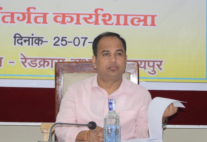 विभागीय योजनाओं के जरिए शत प्रतिशत पात्र हितग्रहियों को करें लाभान्वित- कलेक्टर डॉ.गौरव सिंह