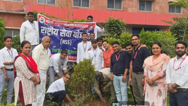 भारती आयुर्वेदिक मेडिकल कॉलेज में हुआ वृक्षारोपण, “एक पेड़ मां के नाम” अभियान के तहत 1000 पौधे लगाने का लक्ष्य