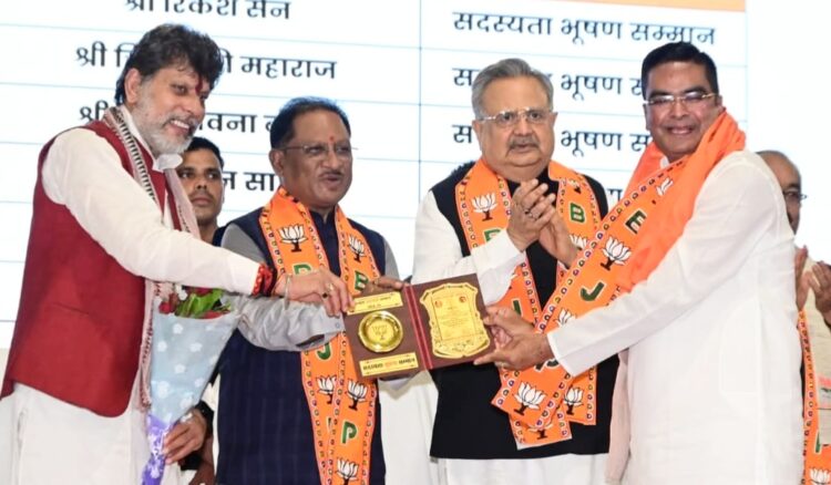 मुख्यमंत्री विष्णुदेव साय के हाथों उत्कृष्ट सदस्यता सम्मान समारोह में 200 से ज्यादा कार्यकर्ता हुए सम्मानित