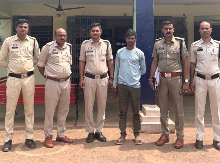 प्रेमी ने प्रेमिका की लकड़ी के बत्ता से सिर पर मारकर किया बेहोश, फिर गला दबाकर किया हत्या