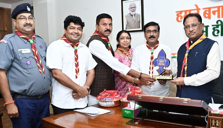 मुख्यमंत्री से भारत स्काउट्स एवं गाइड्स छत्तीसगढ़ के प्रतिनिधिमंडल ने की मुलाकात, ‘एक राखी सैनिक भाइयों के नाम’ अभियान की दी जानकारी
