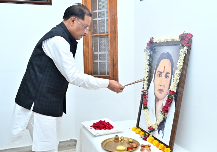 मुख्यमंत्री ने छत्तीसगढ़ की पहली महिला सांसद मिनीमाता की पुण्यतिथि पर उनके अविस्मरणीय योगदान को किया नमन