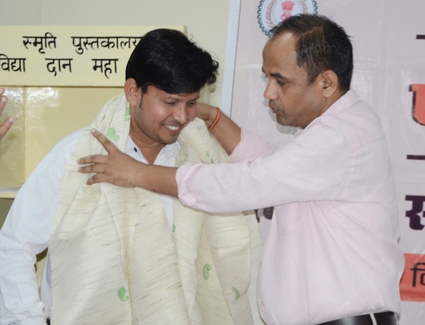 प्रोजेक्ट दधीचि के अंतर्गत विकास ने लिया संपूर्ण देहदान का संकल्प, कलेक्टर डॉ. गौरव सिंह ने किया सम्मानित